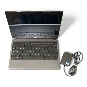 10.6 Microsoft Surface RT 1516 Touch Tablet 32GB W. Black Keyboard/ Charger -EUC